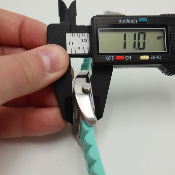 Diesel Ice Blue Silver Tone Tonneau 37mm Watch DZ2038 Silicone Strap New Battery - Picture 3 of 15